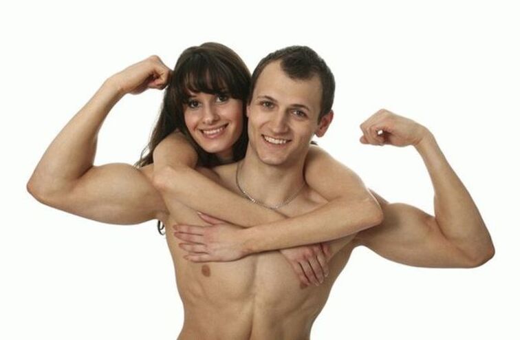 Wanita dan lelaki kuat membesarkan zakar